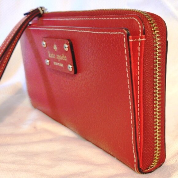 Kate Spade Pebbled Leather Wellesley Layton Wallet Wristlet in Pill Box Red, EUC - Picture 3 of 10